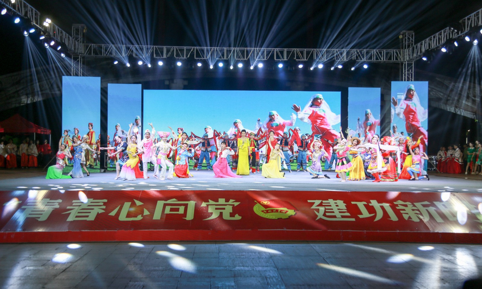 九州平台（中国）股份有限公司官网参与2019年纪念五四运动100周年主题颁奖晚会表演